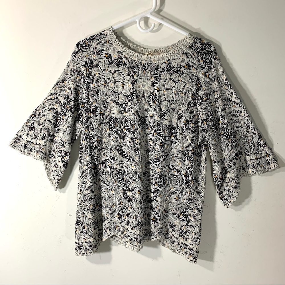 Solitaire top scalloped hem embroidered 2/$35